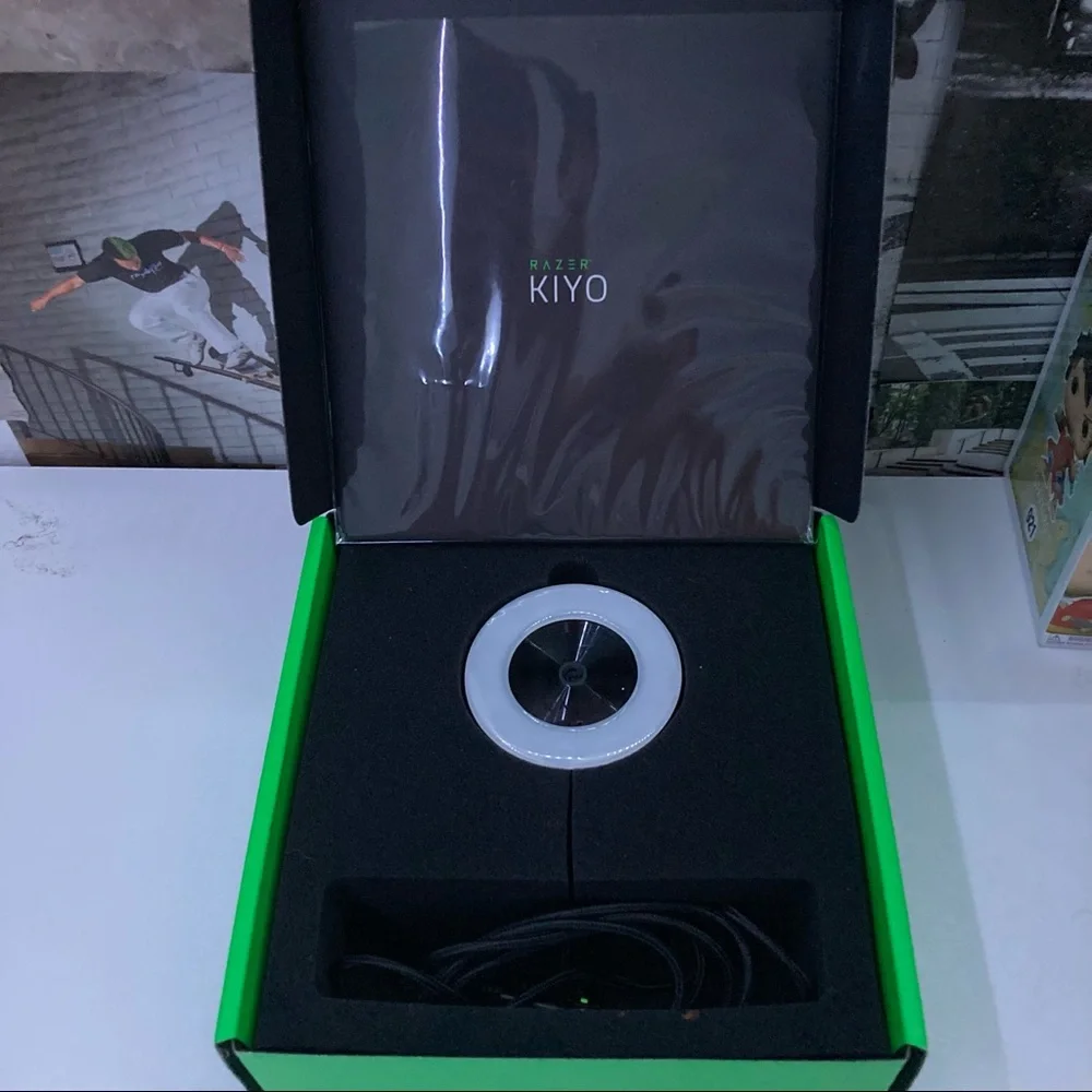 razer kiyo broadcasting camera with illumination